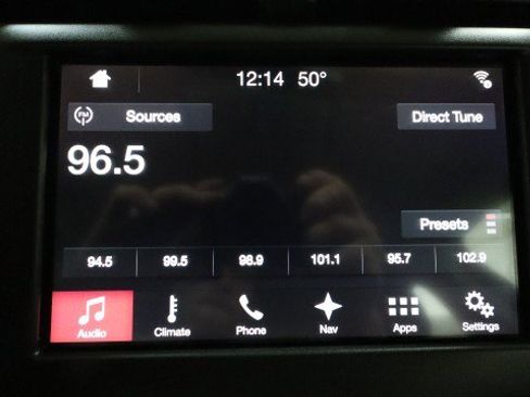 Used 2018 Ford Fusion SE w/ Fusion SE Technology Package FWD image 15