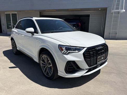 Used 2025 Audi Q3 2.0T Premium w/ Convenience Package image 3