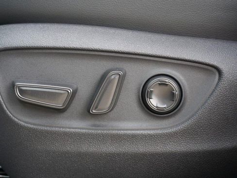 Used 2026 Toyota Sienna Limited FWD image 24