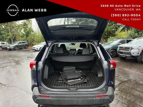 Used 2022 Toyota RAV4 XLE Premium AWD/4WD image 30