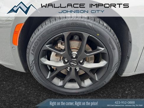Used 2023 Chrysler Pacifica Touring-L w/ S Appearance Package AWD/4WD image 9