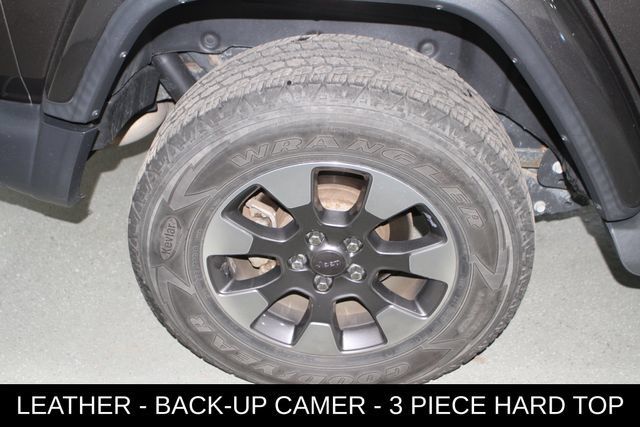 Used 2018 Jeep Wrangler Unlimited Sahara AWD/4WD image 5