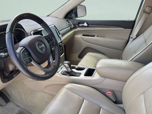 Used 2019 Jeep Grand Cherokee Overland RWD image 27