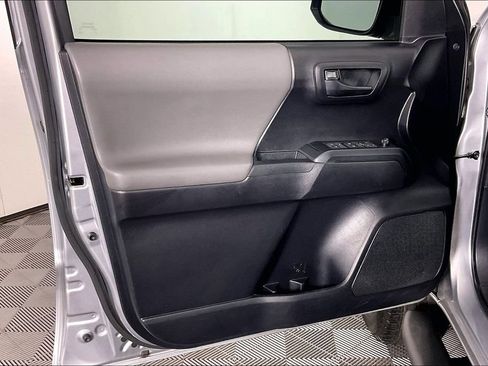 Used 2020 Toyota Tacoma SR w/ SR Convenience Package RWD image 18