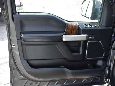 Used 2019 Ford F150 Lariat w/ Equipment Group 502A Luxury AWD/4WD image 31