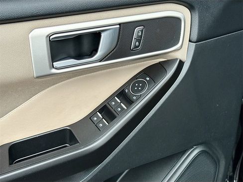 Used 2020 Ford Explorer XLT image 26
