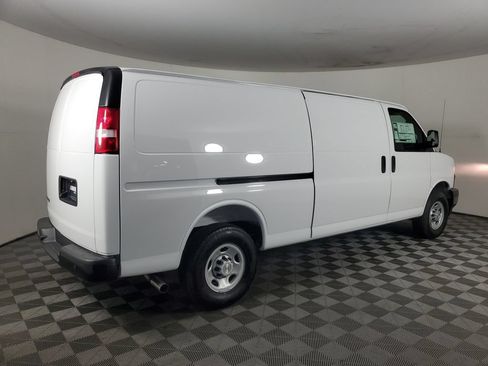 New 2026 Chevrolet Express 2500 Extended w/ Communications Package RWD image 4
