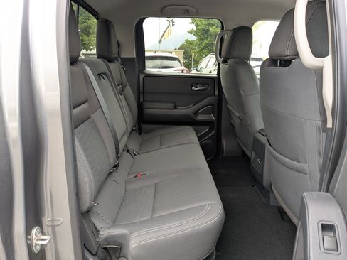 Used 2022 Nissan Frontier SV AWD/4WD image 32