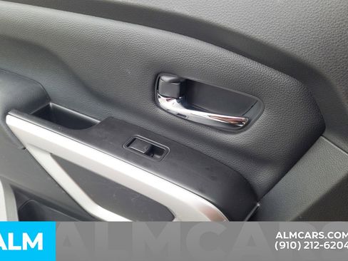 Used 2023 Nissan Titan SV image 22