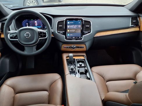 Used 2024 Volvo XC90 B6 Plus w/ Protection Package Premier image 18