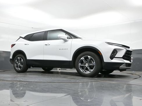 Used 2025 Chevrolet Blazer LT AWD/4WD image 42