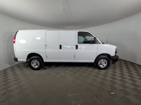 Used 2018 Chevrolet Express 2500 w/ Driver Convenience Package RWD image 27