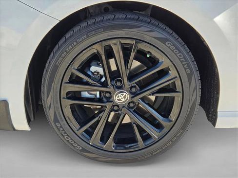 Used 2025 Toyota Camry SE image 22