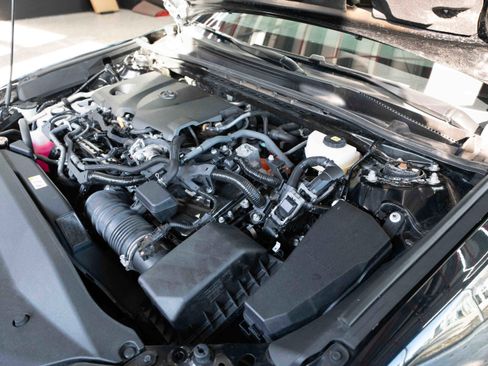 Used 2025 Toyota Camry LE image 32