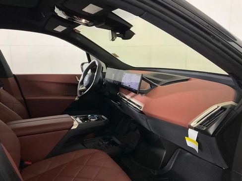 Used 2023 BMW iX xDrive50 w/ Sport Package AWD/4WD image 27