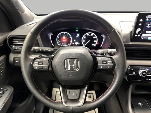 Used 2025 Honda Pilot TrailSport image 14