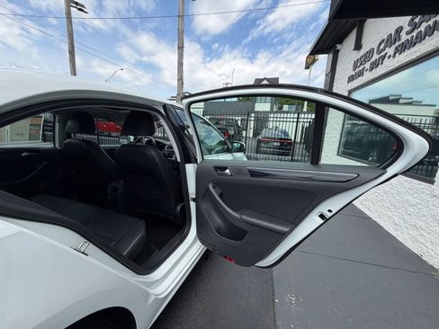 Used 2017 Volkswagen Jetta SEL FWD image 27