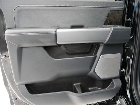 Used 2023 Ford F250 Lariat w/ Chrome Package image 14