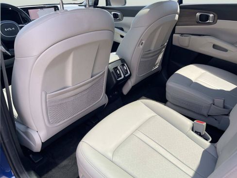 Used 2023 Kia Sorento EX w/ Panoramic Sunroof Package FWD image 16