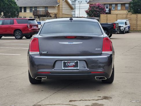 Used 2021 Chrysler 300 Touring L RWD image 13