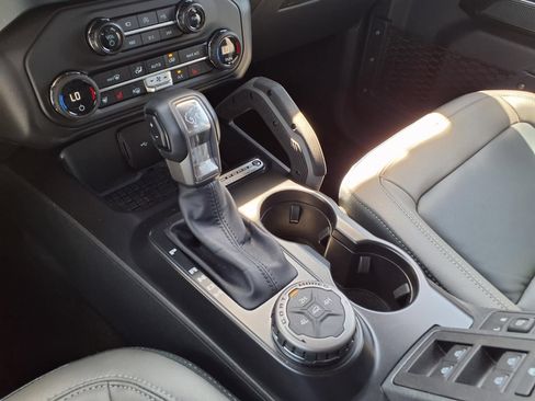 Used 2024 Ford Bronco Outer Banks AWD/4WD image 25