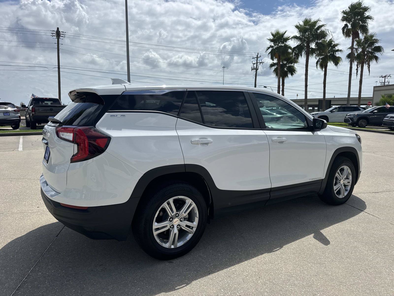Used 2024 GMC Terrain SLE FWD image 5
