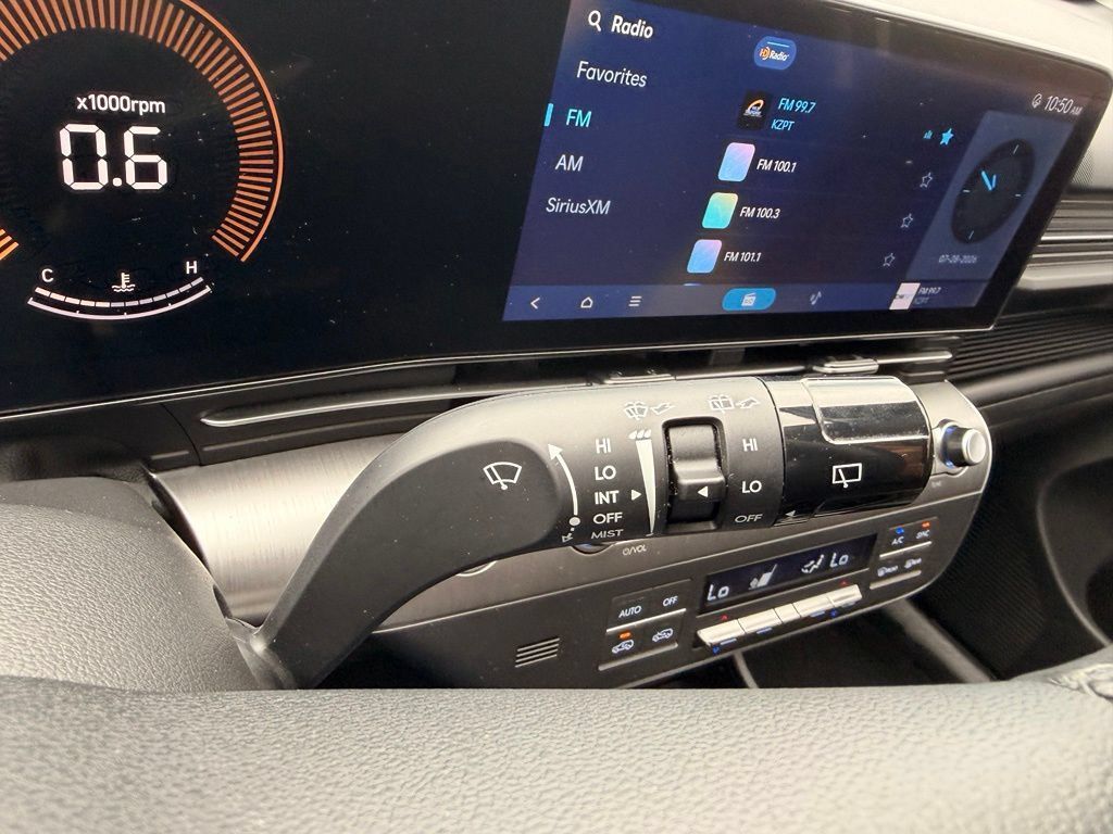 Used 2025 Hyundai Kona SEL AWD/4WD image 17