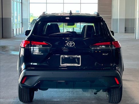 Used 2026 Toyota Corolla Cross XLE w/ Convenience Package FWD image 9