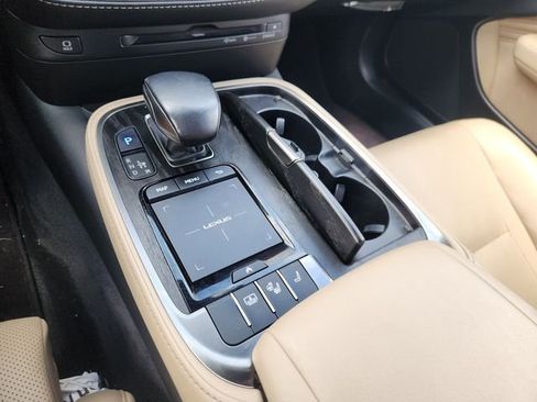 Used 2022 Lexus LS 500 w/ Accessory Package (Z2) RWD image 19