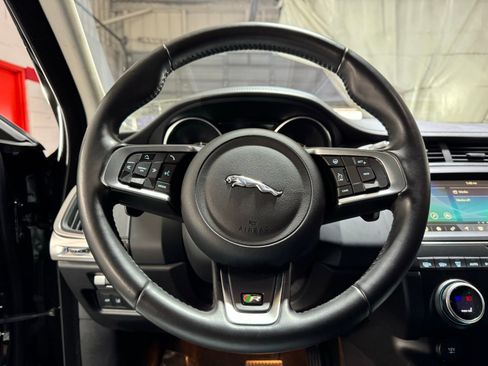 Used 2020 Jaguar E-PACE SE image 19