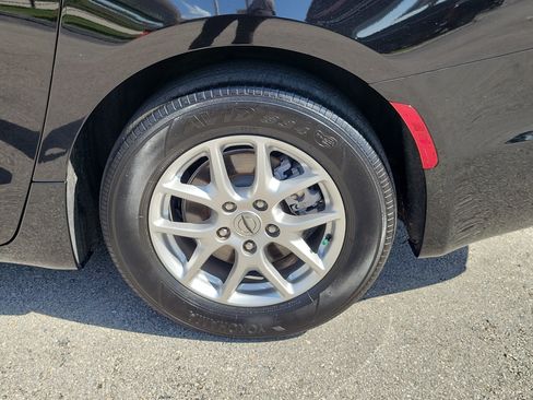 Used 2024 Chrysler Pacifica Touring-L FWD image 25
