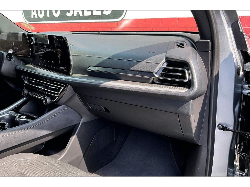 Used 2024 Chevrolet Traverse LT AWD/4WD image 17