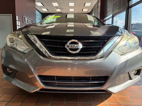 Used 2017 Nissan Altima 2.5 SR FWD image 4