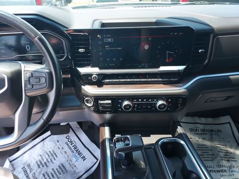 Used 2022 GMC Sierra 1500 SLT w/ SLT Premium Package AWD/4WD image 17