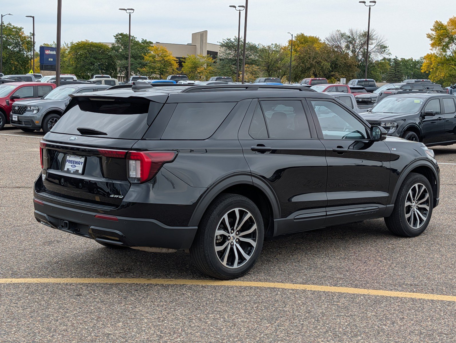 Used 2025 Ford Explorer ST-Line AWD/4WD image 5