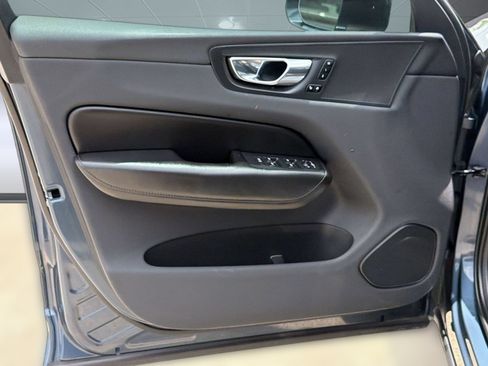 Used 2019 Volvo XC60 T5 Momentum FWD image 23