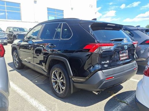 Used 2022 Toyota RAV4 XLE Premium AWD/4WD image 4