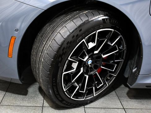 Used 2025 BMW M5 w/ Executive Package image 7