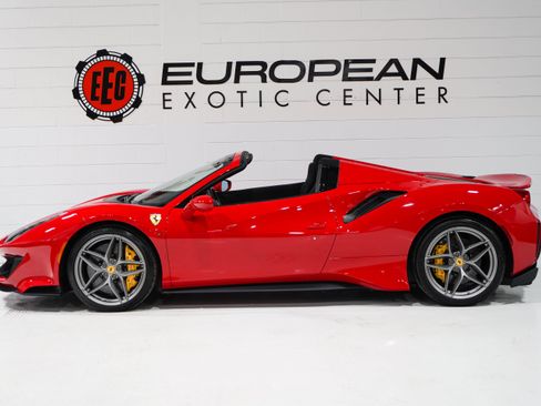 Used 2020 Ferrari 488 Pista Spider RWD image 7