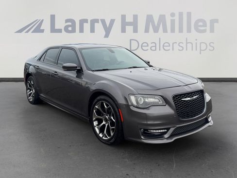 Used 2018 Chrysler 300 S w/ 300S Premium Group image 7