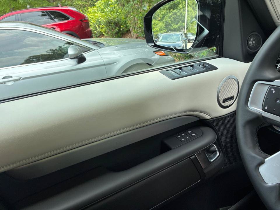 New 2026 Land Rover Discovery Limited Edition AWD/4WD image 32