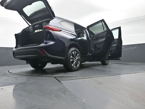 Used 2021 Toyota Highlander XLE image 54