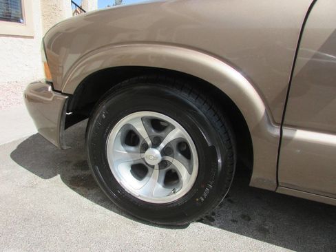 Used 2003 GMC Sonoma SLS w/ SLS Preferred Equipment Group image 21