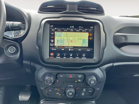 Used 2023 Jeep Renegade Latitude AWD/4WD image 11