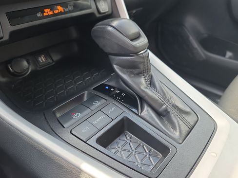 Used 2024 Toyota RAV4 XLE image 33