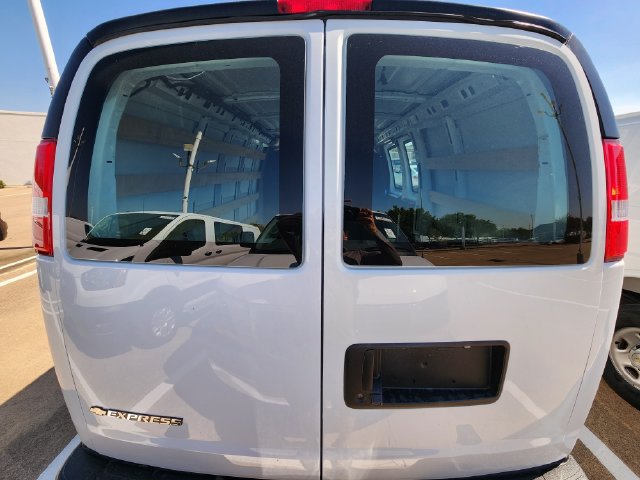 Used 2025 Chevrolet Express 2500 w/ Driver Convenience Package RWD image 5