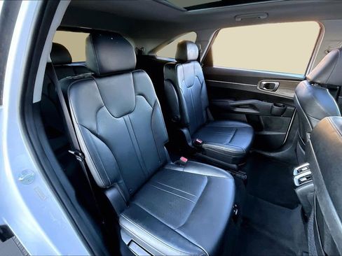 Used 2022 Kia Sorento EX w/ Panoramic Sunroof Package image 18
