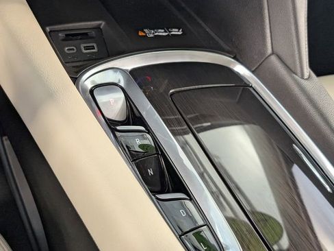 Used 2023 Buick Enclave Essence image 22