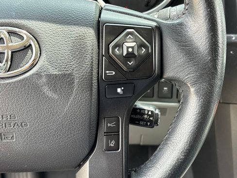 Used 2022 Toyota Sequoia Platinum AWD/4WD image 21