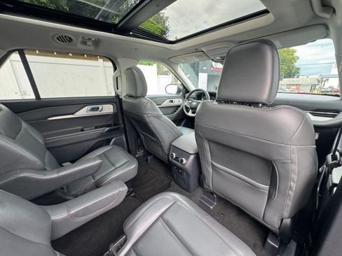 Used 2025 Ford Explorer Active w/ Active Comfort Package AWD/4WD image 38